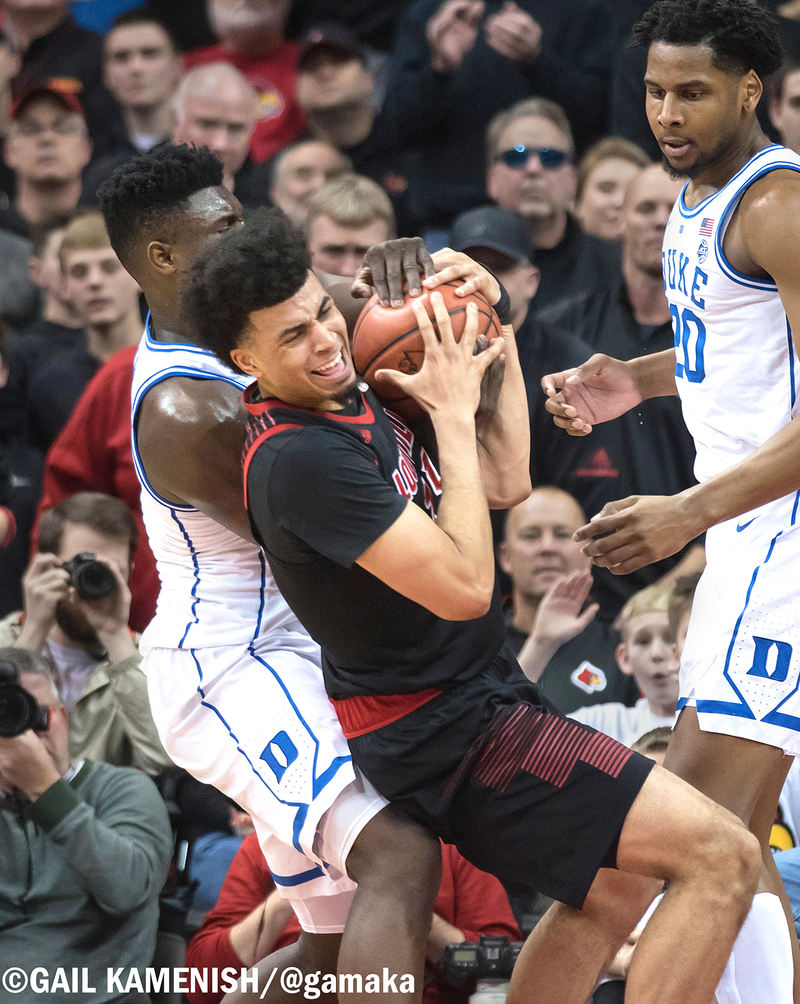 Illustration for article titled A Very Short Interview With The Photographer Who Captured Zion Williamson Denting A Basketball